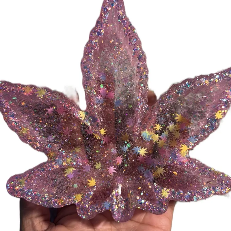 Stoner Polyresin Ashtray Freestyle Modern Design with Built-in Rests Leaf Shape for Modern Decor Lighter Purple