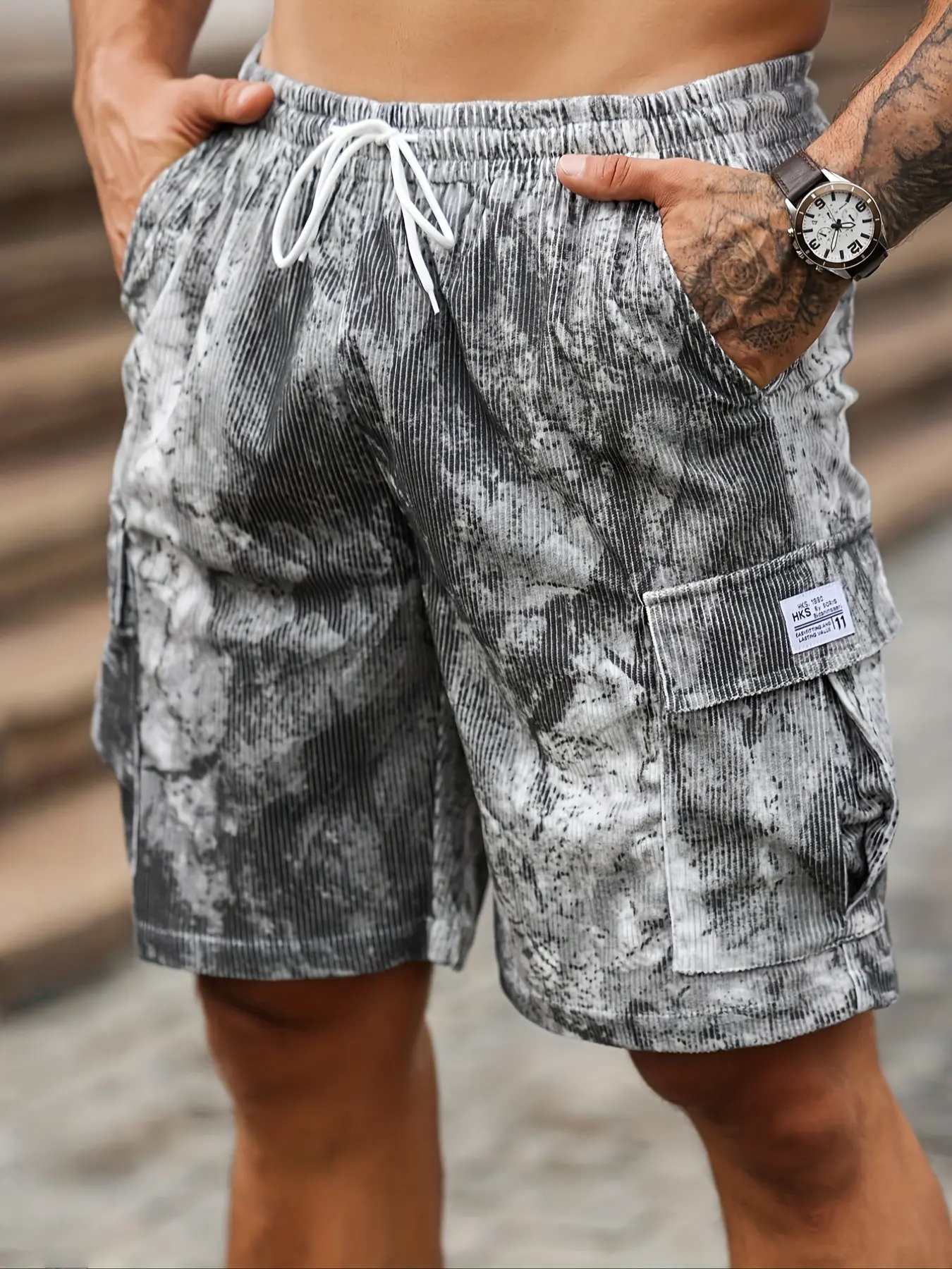 Men’s summer camouflage corduroy multi-pocket casual athletic shorts with a drawstring waist, regular fit, comfortable and soft, suitable for everyday wear.