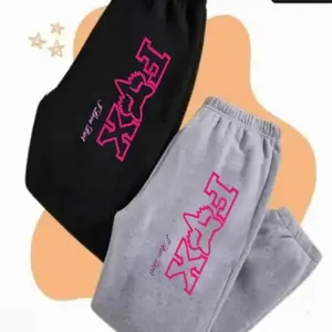 Fox Unisex Sweatpants Premium Cotton Jogger Oversized Fit Streetwear Graphic Pants Soft Fleece Elastic Waist Workout Training Fitness Casual Daily Wear Vertical Pink Fox Logo Graphic Street Style Fashion Gift for Men Women Trending 2026