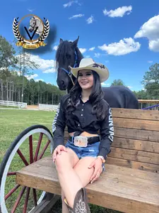 Women shirt ov black and white