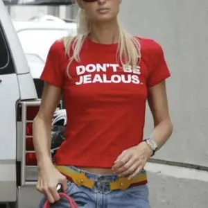 DON'T BE JEALOUS Baby Tee - Cute Y2K T-Shirt - Y2K Slogan Shirt - Trendy Graphic Top - Slay Era - Celebrity Mcbling Tee - 2000s Aesthetic