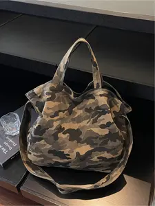 Casual Camouflage Pattern Large Capacity Tote Bag, Versatile Crossbody Shoulder Bag for Outdoor Use, Stylish and Practical Handbag