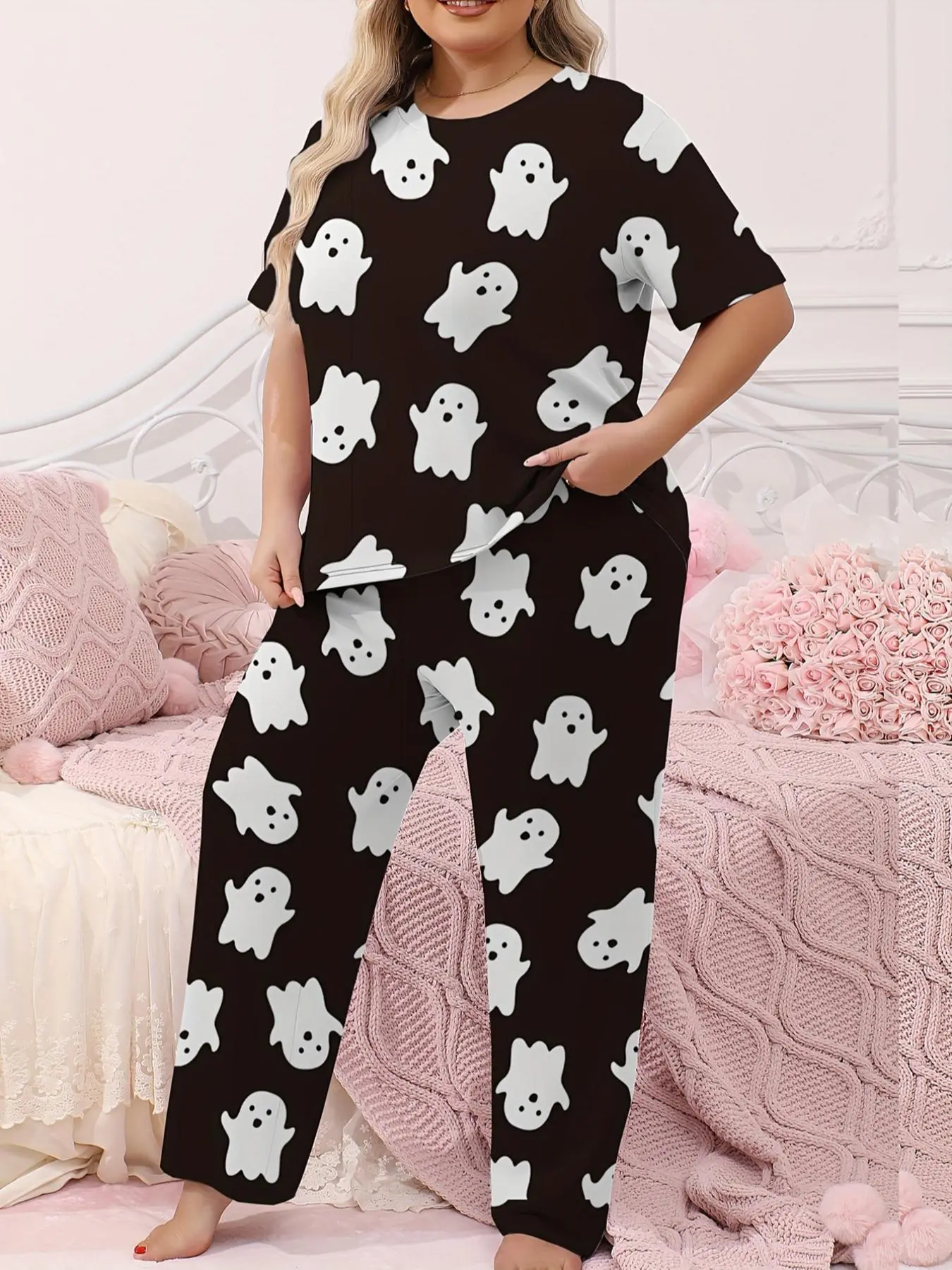 [plus Size] Two-piece Set Halloween Themed Ghost Print Tee Pajama Top & Elastic Waist Pants Pyjama, Casual Comfy Round Neck Short Sleeve T-shirt & Trousers Set, Women's Sleepwear Loungewear Printed Pajama Set for All Seasons