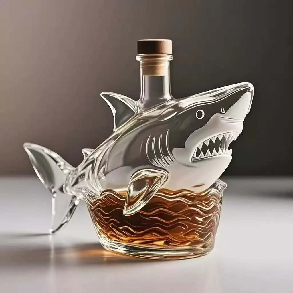 Shark Whiskey Bottle Shaped Decanter Glass, Bar Office Home Decor, Family Cabinet Bar Decoration, Ideal Gift for Wine Lovers