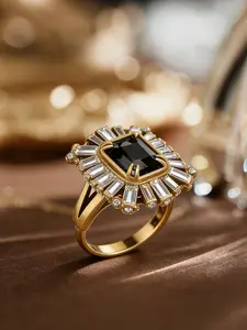 A retro and luxurious black diamond square diamond ring, suitable for daily commuting, vacation and dating, and is also a surprising and exquisite small gift.