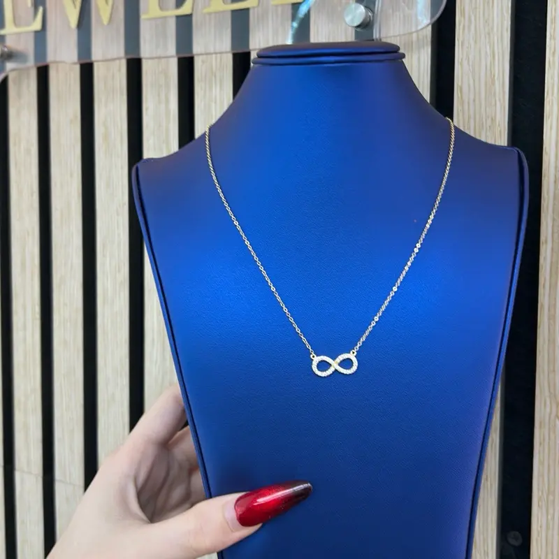 Cadena con diseño de infinito en plata 925