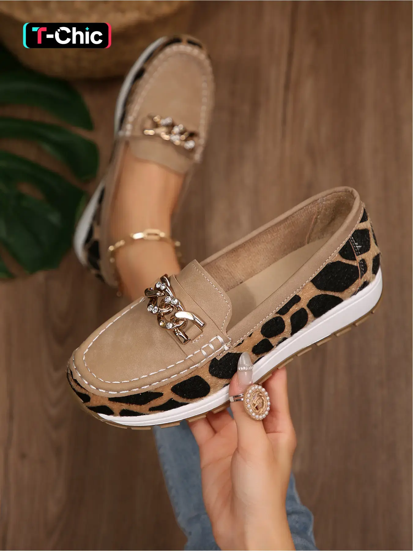 Women's Plus Size Round-Toe Slip-On Shoes Thick Soled Loafers, Easy Breezy Loafers, with Rhinestone Metal Buckle and Leopard Print, Thick-Soled Flatform, Simple and Comfortable for Daily Wear, Lightweight Commuting and Casual Shoes Low Top Loafers