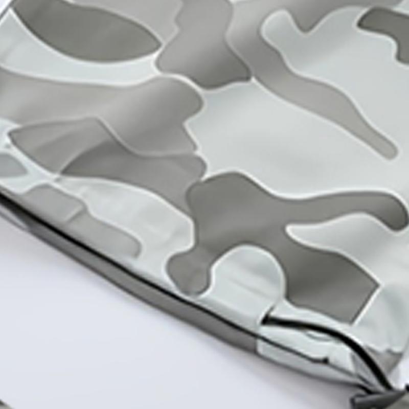 Camouflage men's work pants, regular fit, featuring reinforced stitching and functional cargo pockets, suitable for outdoor adventures and street fashion.