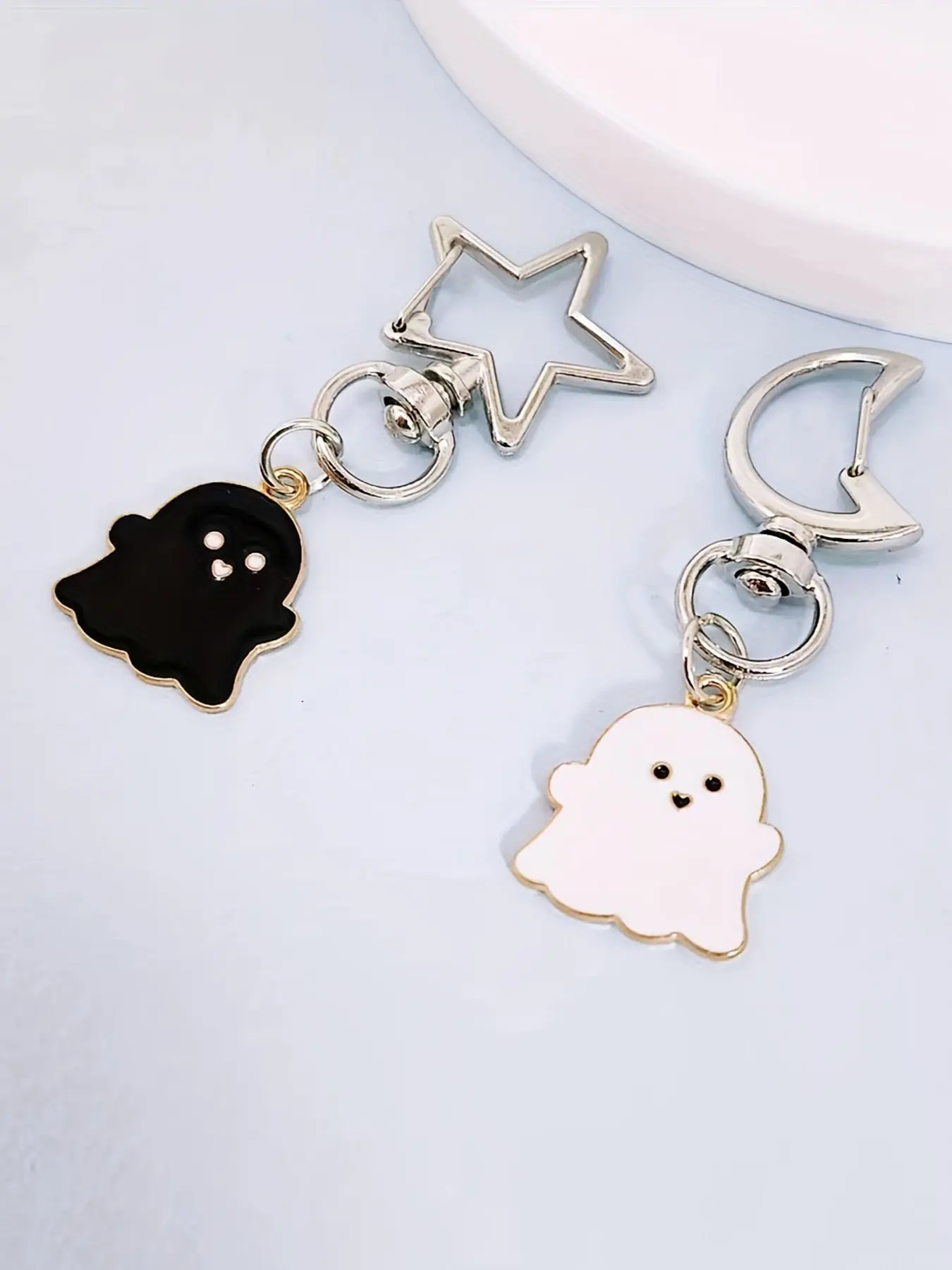 [For Couples Ghost Keychain Fashion] Starry Fashion Black And White Ghost Keychain For Couples