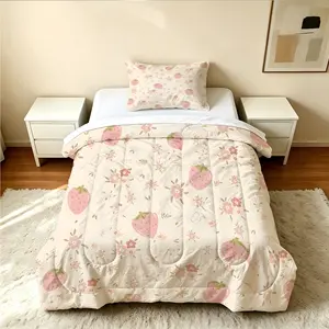 2/3Pcs Strawberry Floral Whisper Series Comforter Set (with Fillings, Excluding Pillow Inserts), Constant Temperature and Lightweight Design, Neat Edge Finishing, Suitable for Bedrooms and Guest Rooms, Building a Gentle and Relaxing Rest Mood.