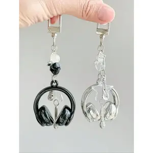 1pc Unisex INS Style Music Earphone Keychain, Creative Mini Microphone Guitar Music Note Keyring, Unique Phone Chain Bag Car Key Holder, Music Festival Music Lover Gift Car Accessories Bag Charm, Bag Pendant Keychain