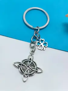 Fashion Four-Leaf Clover Classic Irish Celtic Knot Keychain, Metal Key Ring Pendant, Backpack Hanging Accessory, Stylish Key Fob