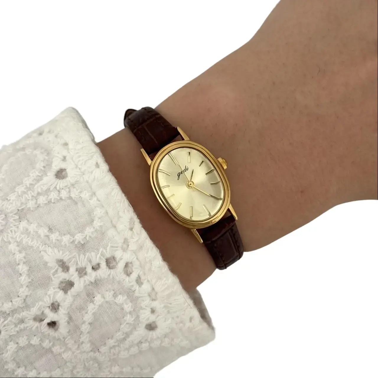 Vintage Gold Quartz Watch for Women, Gold-Plated Stainless Steel Band, Adjustable, Tarnish-Free & Water Resistant, Gold Quartz Watches, Hypoallergenic Quartz Watches