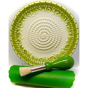All-in-one Premium Ceramic Garlic Grater Plate 4-Piece Set - Green Embossed Design, Suitable for Garlic, Ginger, Chocolate and More, Comes with 5.25" Plate, Peeler, Brush and Stand