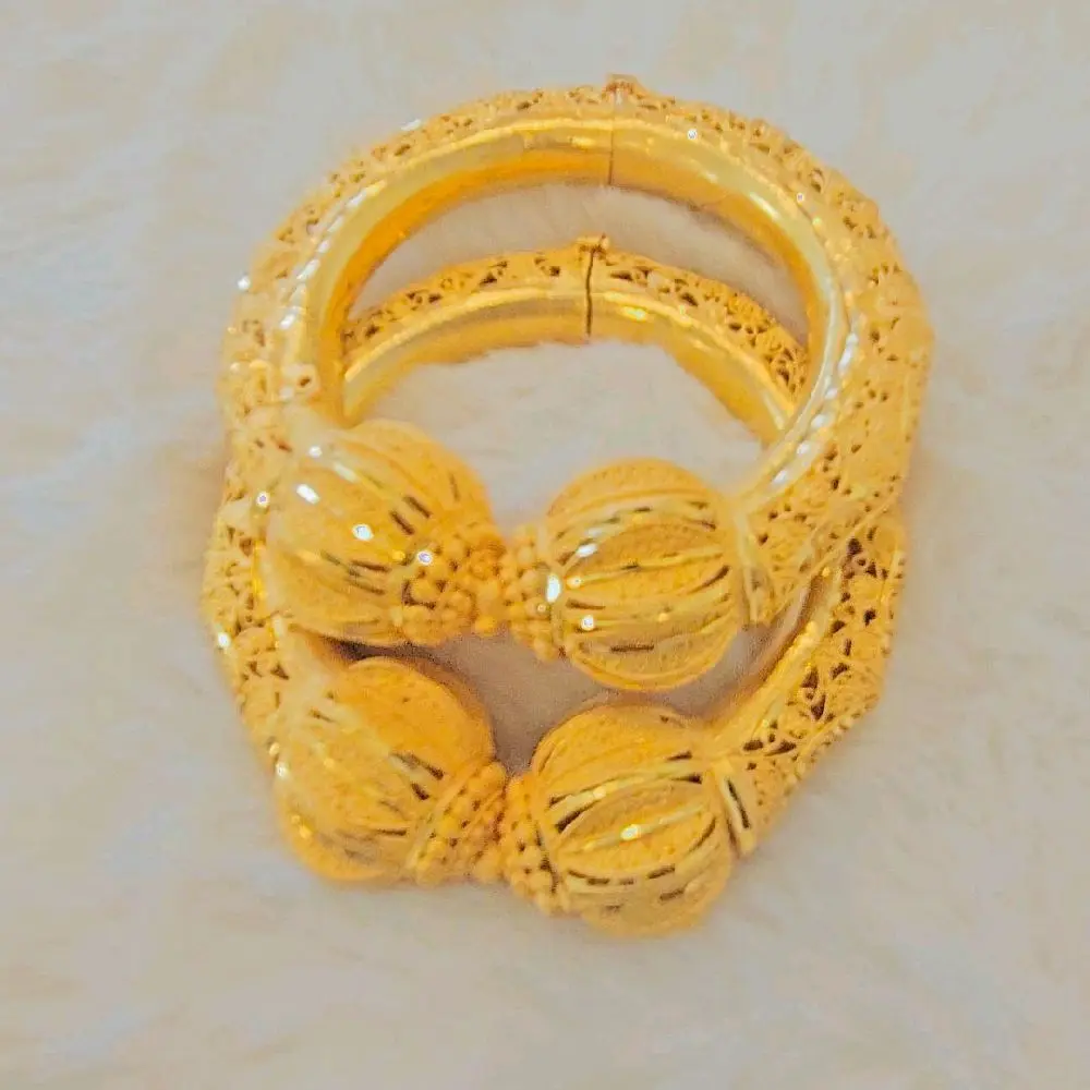 Women's 2-Piece Elegant Gold-Plated Bracelets Set - Bangle Jewelry with Elegant Minimalist Bangle & Gold Plated Band for Daily Wear