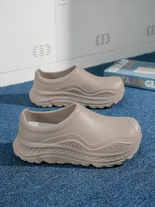2026 Spring Summer New Hole Shoes Chef Shoes Unisex Waterproof Slippers Kitchen Dedicated Slip-Resistant Work Safety Shoes Footwear Wholesale