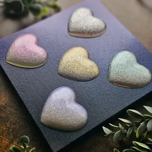 Magic chameleon white pigment powder. Arts and crafts, DYI projects. Great to add to paint or rub on molds to add shimmering color effect. Add to nail polish, gel or nail acrylic powder. Perfect for resin art.