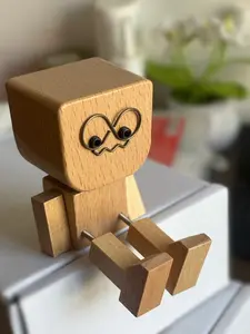 Shaking Wooden Man Figurine,Charming Little Wooden Figure That Sways with 12PCS Magnetic Expressions,Portable Handmade Car Ornament Desktop Decor,Creative Gift (1PC)