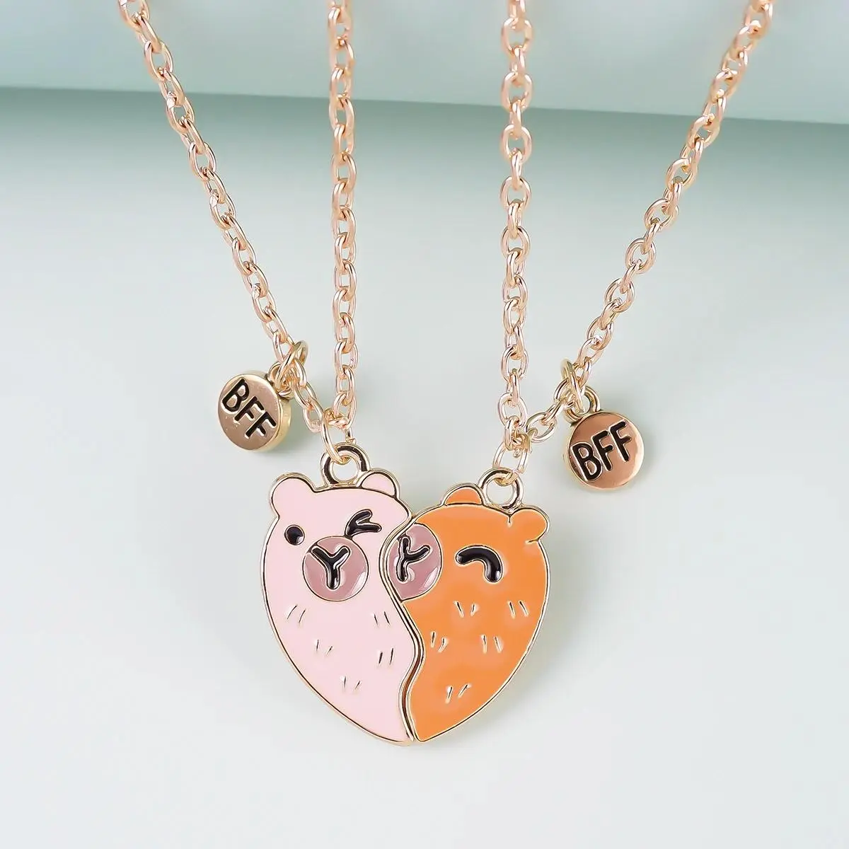 Women's 2-Piece Magnetic Capybara Best Friends Pendant Set - Long Clavicle Chain, Magnetic, Animal Theme, Couple-Themed Costume Jewelry Accessory for School, Party, Magnetic Necklaces, Animal Theme Necklaces