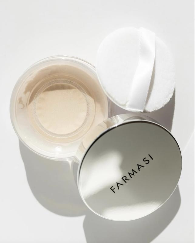 Farmasi Loose Transparent Powder with Matte Finish and Light Weight - 15g