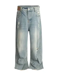 CLASIC LIGHT WASH DENIM