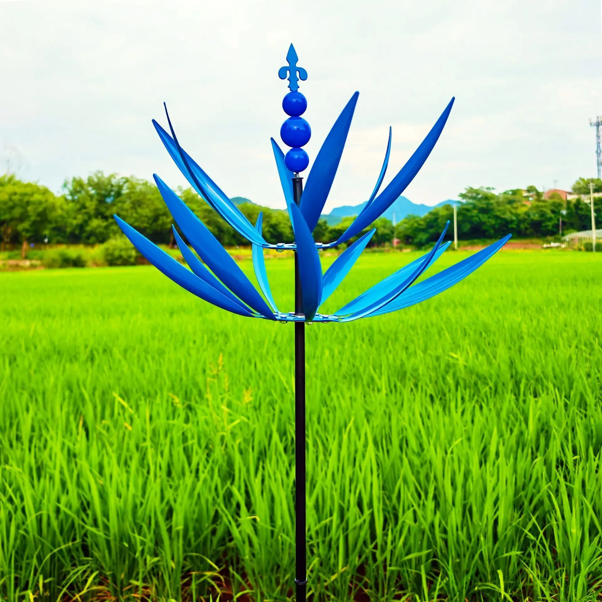 Stylish Modern Metal Rotating Motion Windmill Garden Decor, Garden Decorations, Decorative Outdoor Large Hanging Windmill, Durable Weather-Resistant Yard Art, Home Gardener Gift, Garden Sculptures Statues
