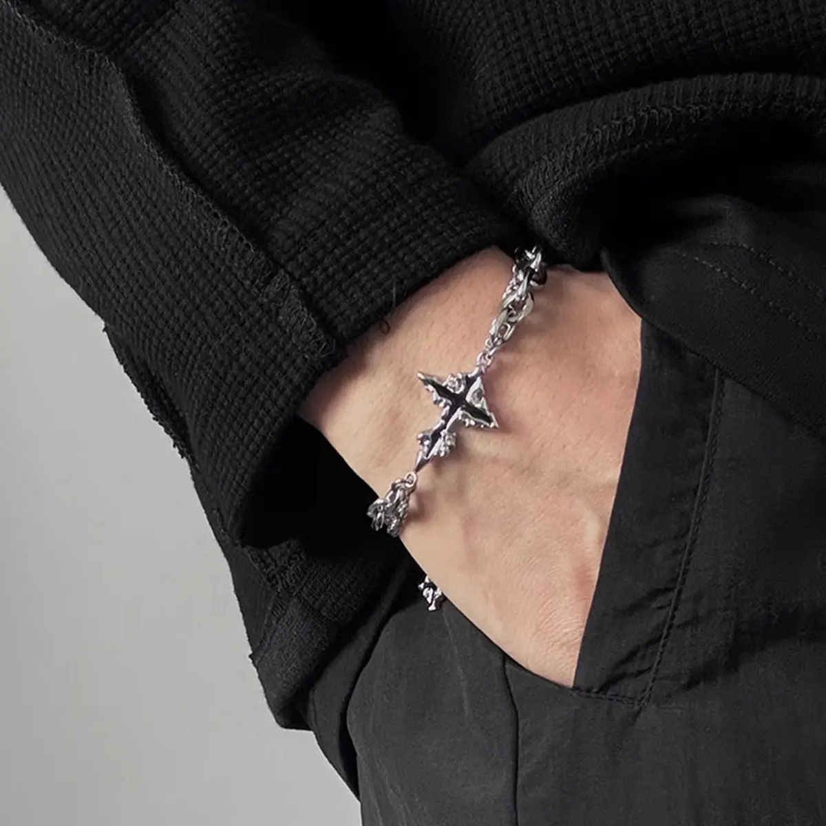 [Angela New Arrivals] Fashion irregular dissolved dark cross bracelet men's versatile niche design high-end bracelet