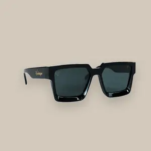Noir Square Shade