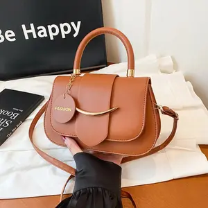 Minimalist Saddle Shoulder Bag for Women, TikTok Viral Chic Crossbody Messenger Bag, Structured Premium PU Leather Handbag, Lightweight Everyday Purse for Work, Travel & Streetwear Outfits