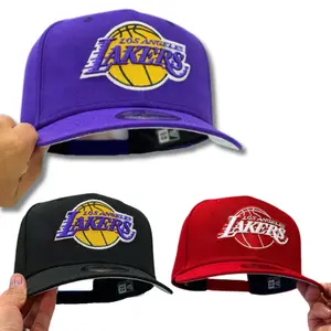 New Era Los Angeles Lakers Snapback Cap – Embroidered Lakers Basketball Logo Hat, Flat Brim Adjustable NBA Streetwear Cap, Collector’s Limited Edition 2026 Urban Streetwear Gorra premium, moda urbana para hombres y mujeres