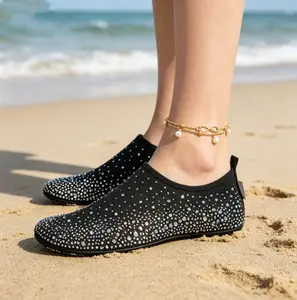 Water shoes for men and women — beach shoes, quick-drying wading/stream shoes, yoga shoes, breathable swim shoes for the beach and swimming, stylish with rhinestone accents, soft soles