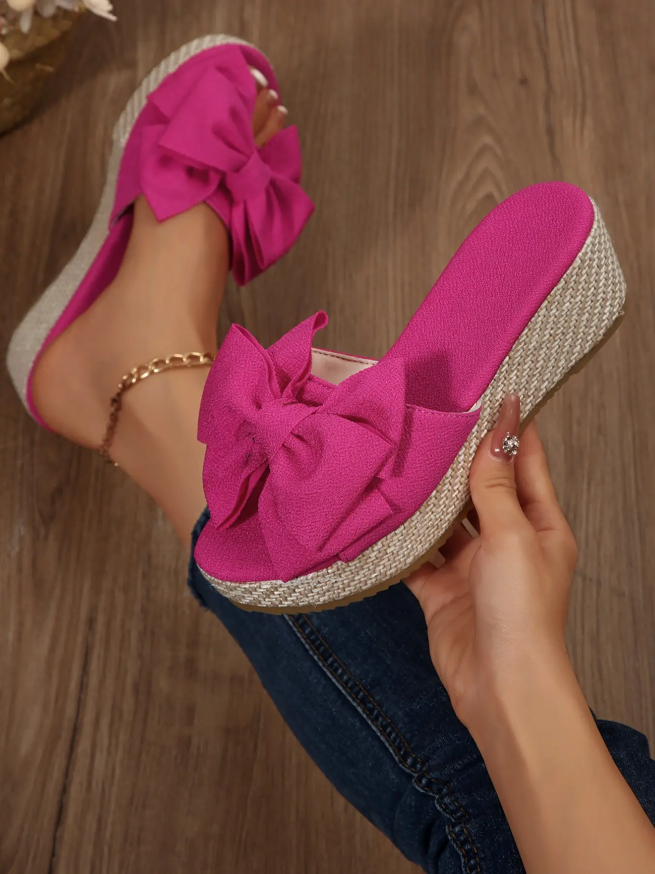 The new ladies' wedge sandals with exquisite three-dimensional bows are sweet, bohemian, Boho Style Sandal, exotic, thick-soled, Chunky Sole Sandals, high-heeled and comfortable, suitable for holiday seaside music festivals Classy Sandal