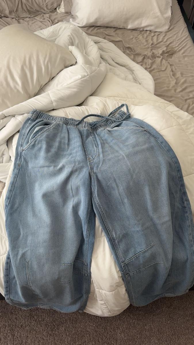 Item: Medium Wash, M