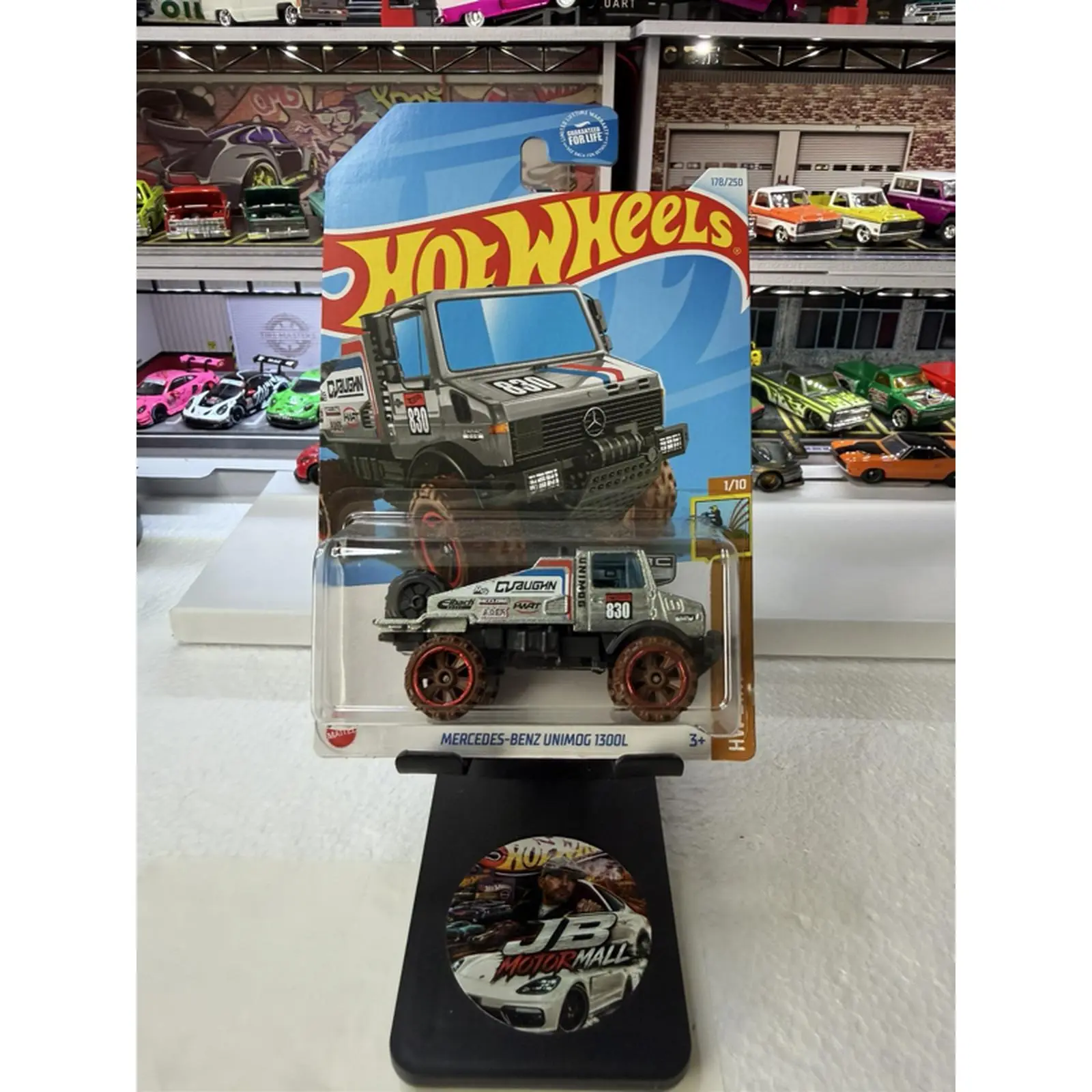 Hot Wheels Mercedes-Benz Unimog 1800L 1/10 Scale Die-Cast Model Car with Detailed Design and Collectible Features