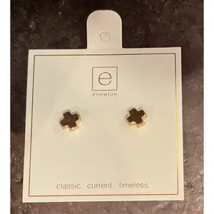 ENEWTON SIGNATURE CROSS GOLD STUDS | GOLD