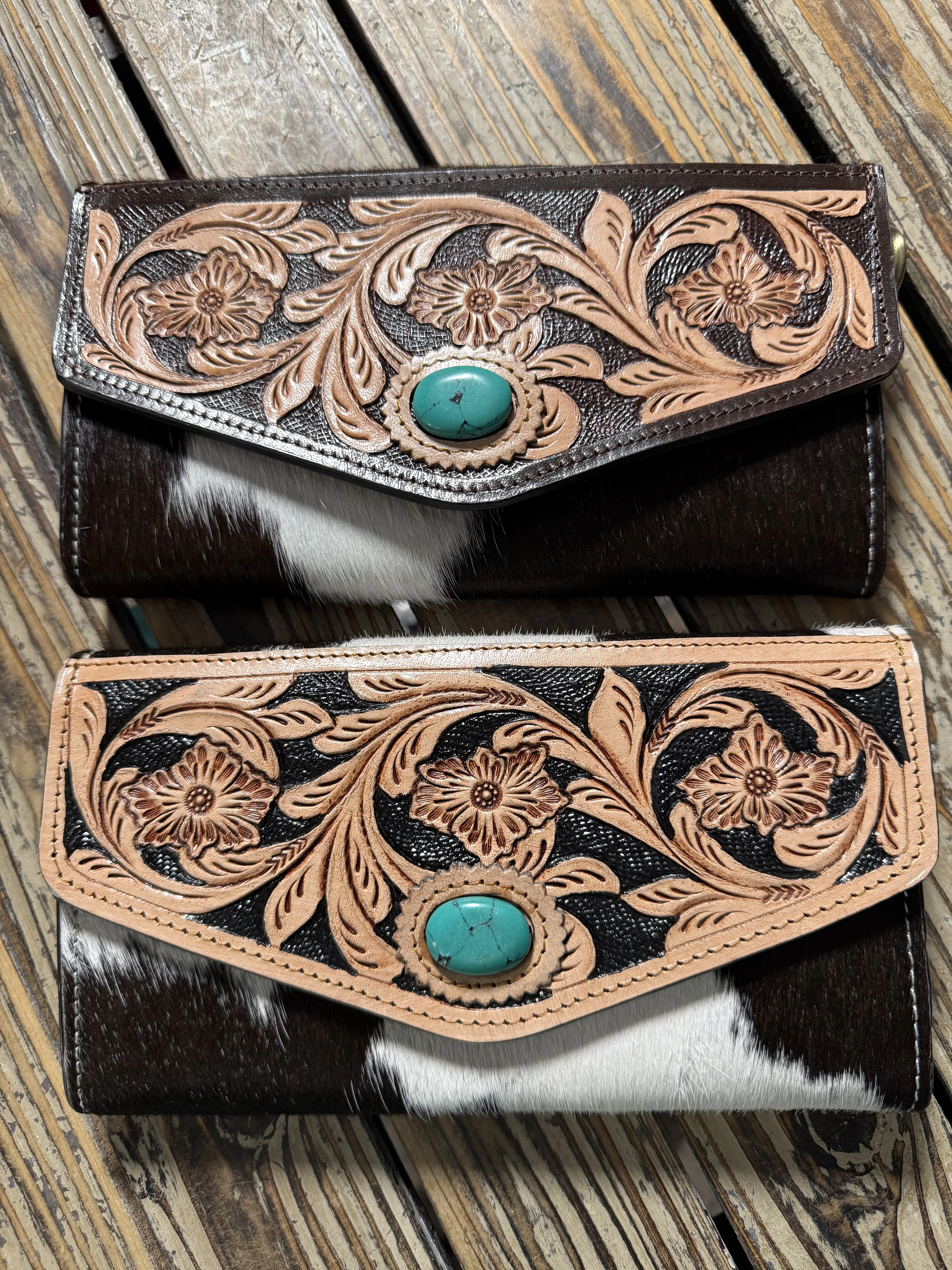Women's Brown Western Wristlet Pouch - Chic Cowhide Tooled Leather Clutch with Floral Stitch Art, Turquoise Stone, Bohemian Casual Design, Daily Use, Fashionable Versatility, Tooled Leather Shows Skilled Making