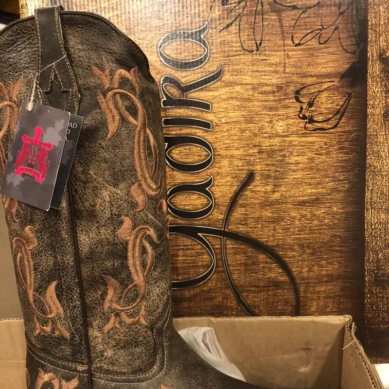 Tanner Mark embroidered made in Mexico 25 tall women’s size 8 all leather cow girl boot retails 200$+