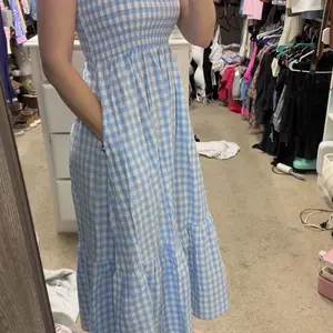 Chouyatou Women's Retro Plaid Smocked Dress Spaghetti Strap Flounce Long Casual Sleeveless Flowy Evening Fashion Basic with Pockets Womenswear Cute Elegant Sky SpringStatements