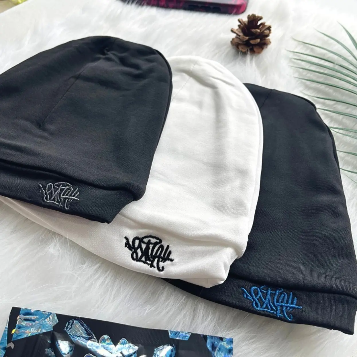 Syna World OG Style Skull Beanie – Warm Knit Streetwear Hat, Unisex Winter Cap for Urban Fashion