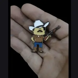 pin mayo para todo estilo de gorra o mochila