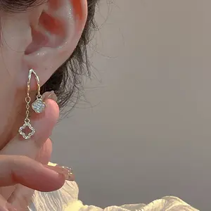 Exquisite and versatile micro-inlaid four-leaf clover earrings, light luxury with a high-end feel, DDES0617, niche style, fashionable and stylish design, women's earrings, 14K Gold-Plated