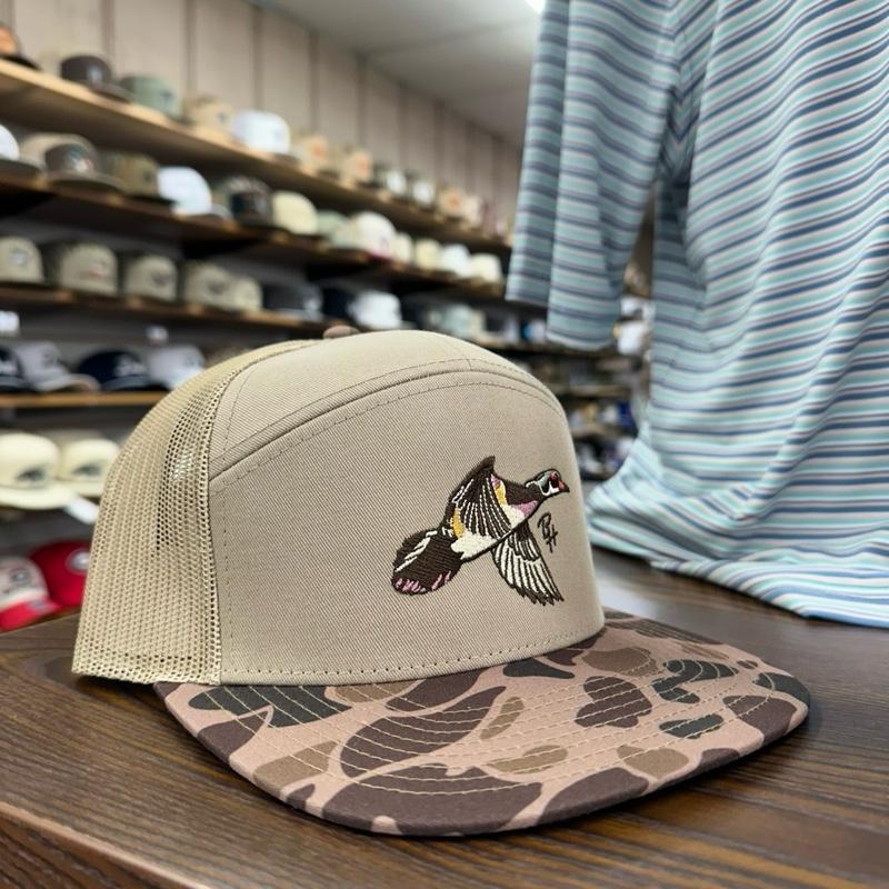 Flying Woodie 7-Panel Hat Duck Camo Trucker Adjustable Fit Drawstring Closure Logo Brand Design Snapback Trucker Hat for Outdoor Activities