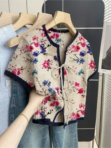 Bohemian casual vacation style loose crew neck printed short-sleeve knit top, front tie design, contrast piping, khaki. Women's spring and summer knit top, summer top, spring women's wear, summer casual women's wear, khaki knit top, casual top, short-slee