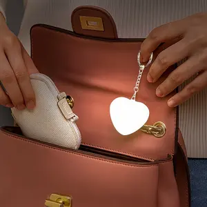 Women's Automatic Sensor Bag Light Keychain, Stylish Lightweight Keychain with Heart LED Lamp, USB Rechargeable Handheld Flashlight, Ideal Gift for Valentine's Day Birthday