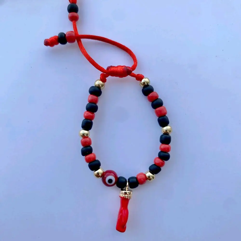 Mano de azabache para bebé
