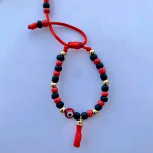 Mano de azabache para bebé