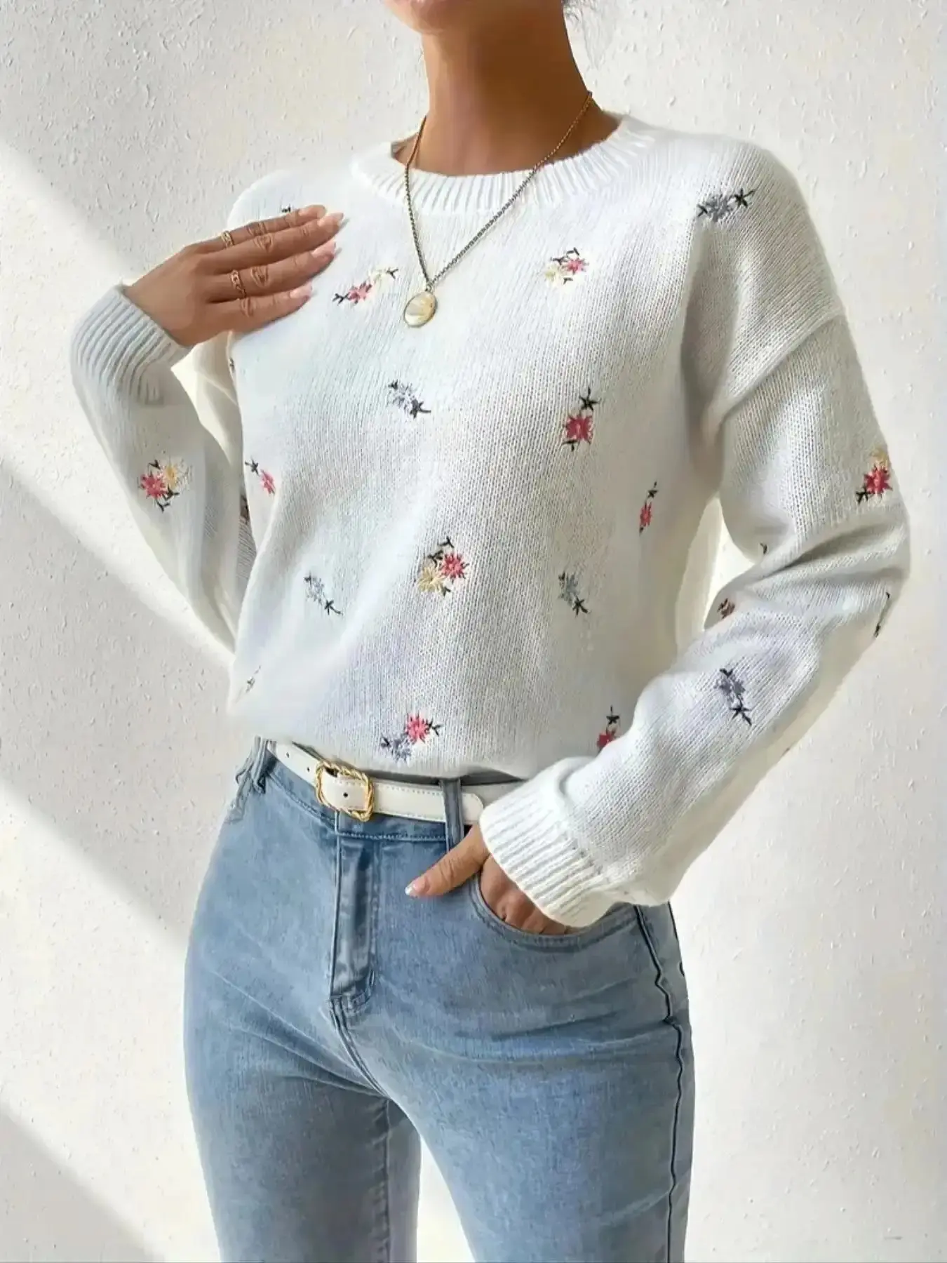 Women's Basic Floral Embroidery Crew Neck Fitted Sweater Pullover, Elegant Casual Long Sleeve Jumper for Daily Fall Winter Wear Womenswear, knit sophistication, cozy refinement, textured elegance, feminine charm