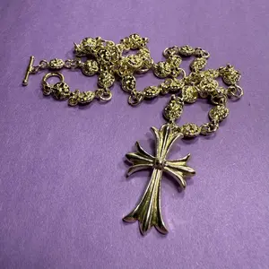 Heavyweight Cross Necklace Vintage 50cm Unisex Stainless Steel Chain Jewelry with Unique Floral Design for Men and Women Gold-Tone Pendant Classic Style