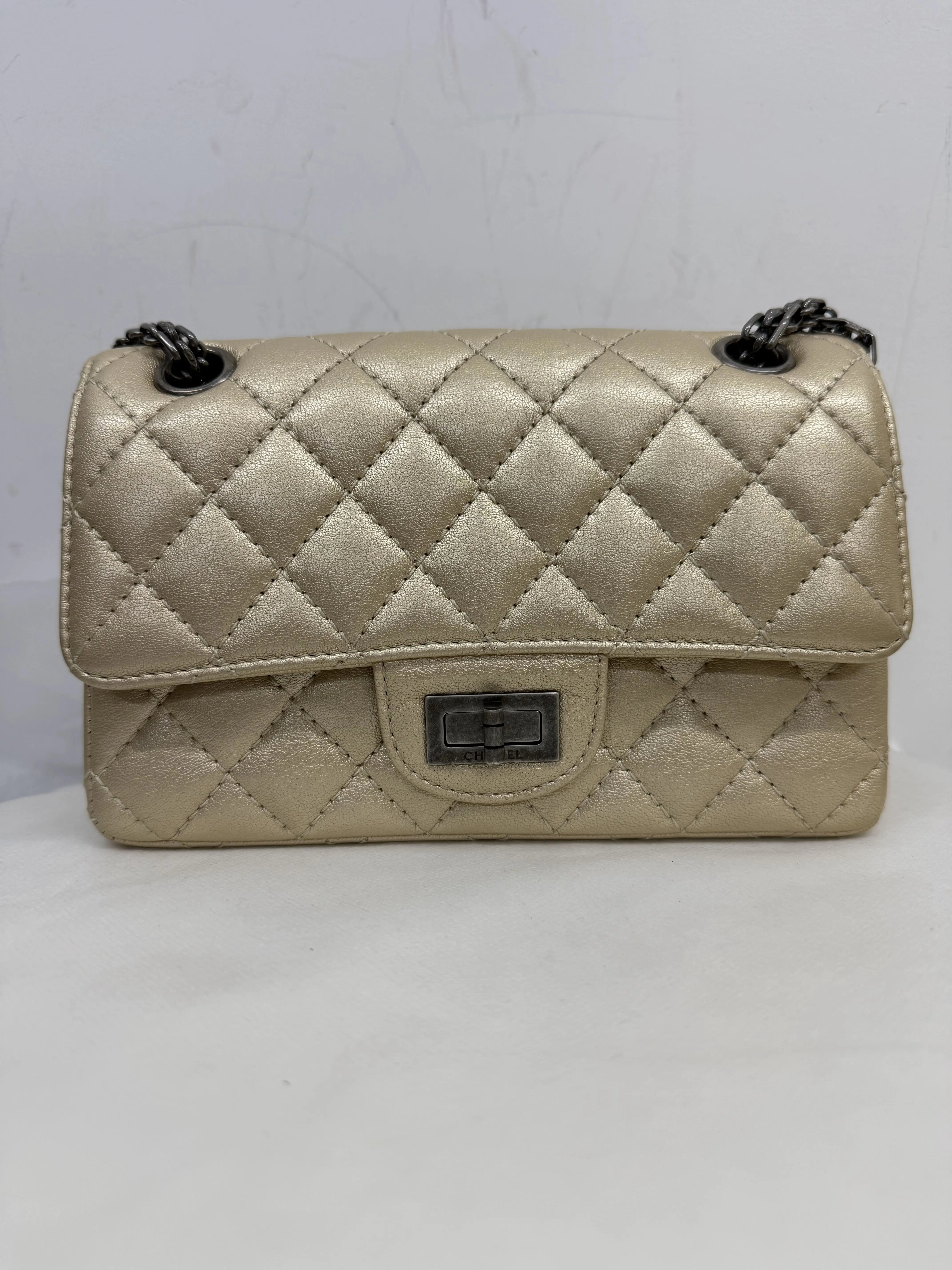 Pre-owned CHANEL Mini 2.55 Champagne Gold Bags Caviar Leather Shoulder Bag (98% New)