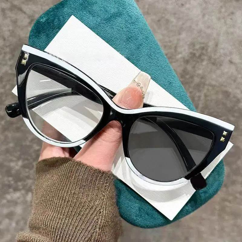 Cat Eye Myopia Glasses for Women, Trendsetting Eyewear Fashion with Photochromic Lens, Available 0 to -4.0, Full Rim, Myopia Range, Lightweight, Natural Material, Nylon, Polarized Lens, Sun Protection, Unisex, Daily Wear, Photochromic Glasses, Myopia 0-4.